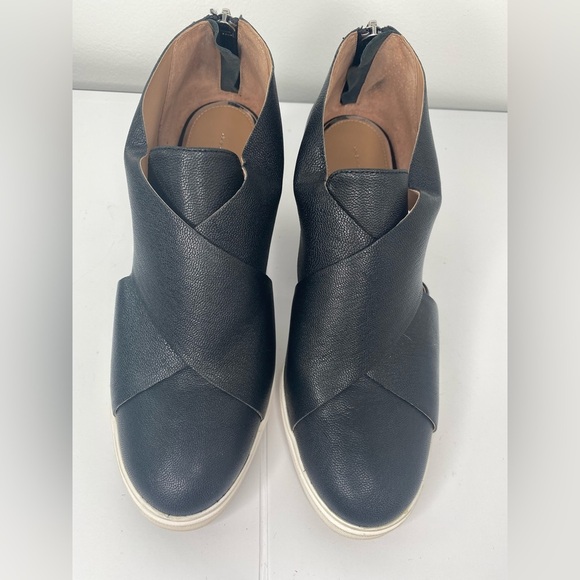 Paola Black/White Shows - Picture 13 of 15